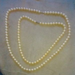 Set of pearl necklaces